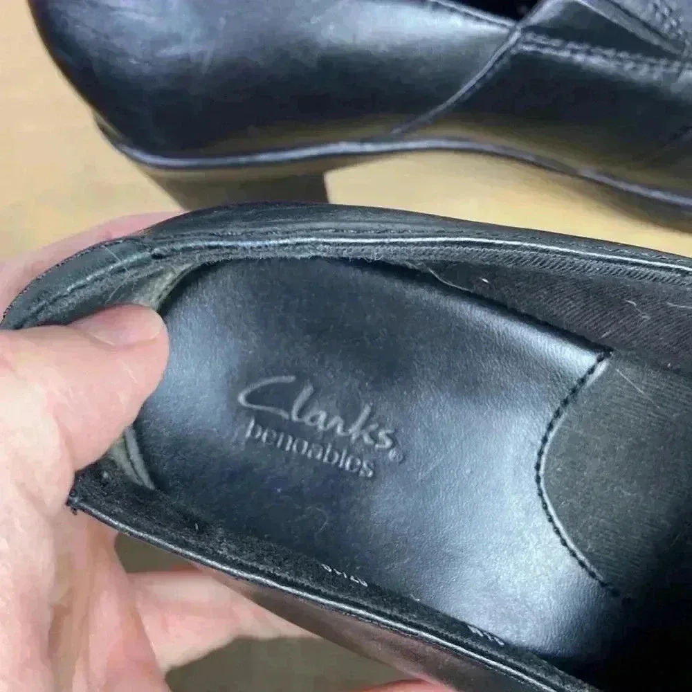 Clarks‎ Heeled Black Leather Loafer Womens 9.5 Business Casual Comfortable Shoe